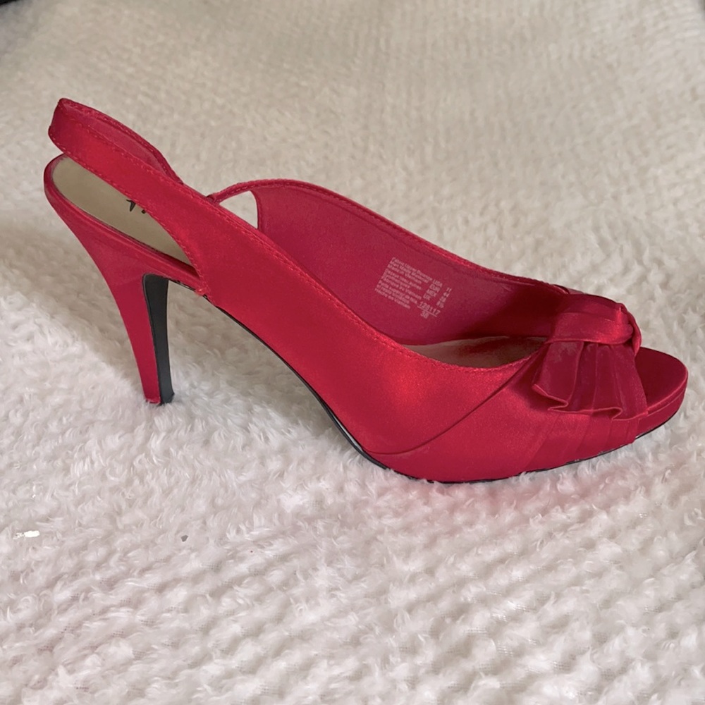 Fioni Night red slingback heels size 11